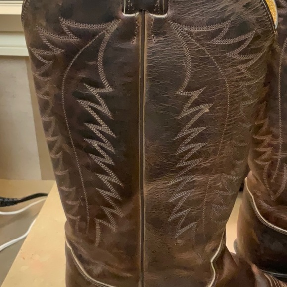 Classic Brown Leather Cowboy Boots, JUSTIN brand, 9.5 B.  Fabulous condition. - Picture 3 of 10